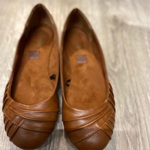 Tan flats